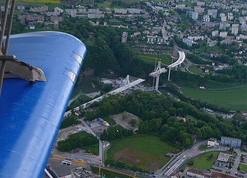 Neue Autobahnzubringer Brücke bei Fribourg.