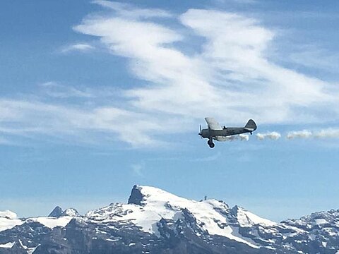 Boeing Steraman vor dem Titlis.