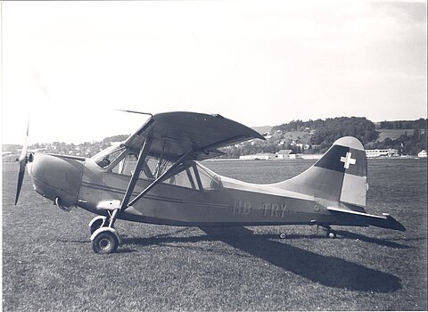 1955 erhielt der L-5 ein neue gelb Bemalung mit hellblauen Zierstreifen.