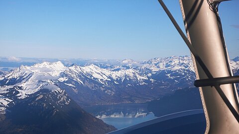 Brienzerrothorn spiegelt sich im Brienzersee.
