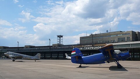 Der Rosinenbomber DC-3 und unsere Tante Anna.