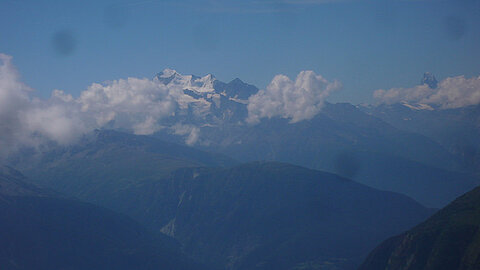 Rechts das Matterhorn.