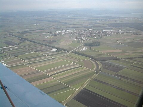 Grosses Moos mit dem Murtensee.