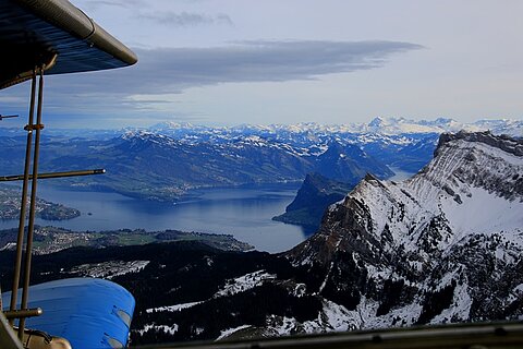 Bildmitte die Rigi und der Vierwaldstättersee.