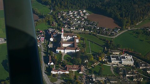 Ausserhalb von Grenchen, Kloster St. Urban, herrscht schönstes Wetter.