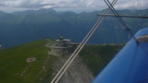 Ein Scheinangriff auf die Axalp vorbei am Schiess-Kp.