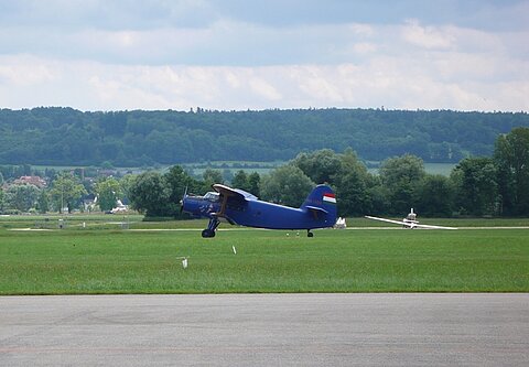 Die Antonov rollt an.