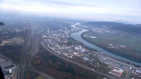 Vor uns Basel.