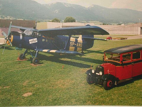 Die An-2 und ein alter FIAT-Bus in Grenchen.