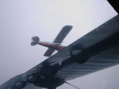 Auf der AN-2 Rumpfoberseite seht das Jahr 2003.