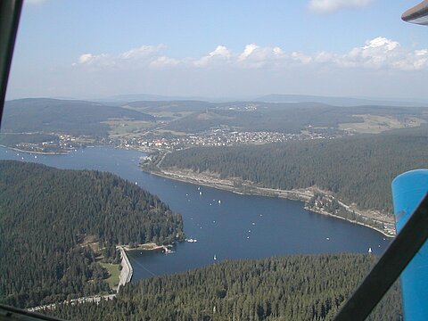 Auf dem Rückflug über den Schluchsee.