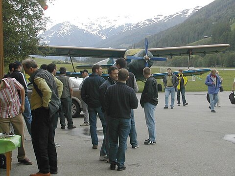 Apéro auf dem Fluglatz.