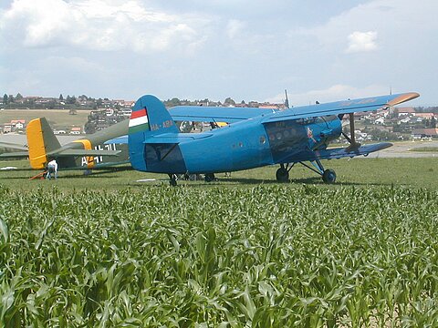 AN-2 und Ju-52.