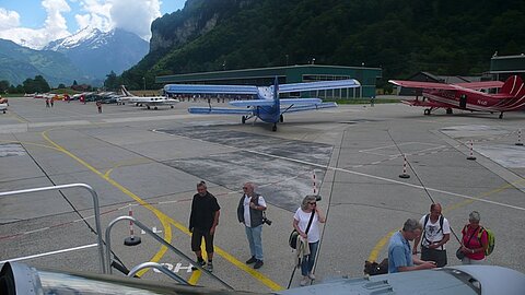 Viele Flugzeuge sind gekommen.