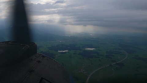 Vor der einreise in die Schweiz verdunkelt sich das Wetter.