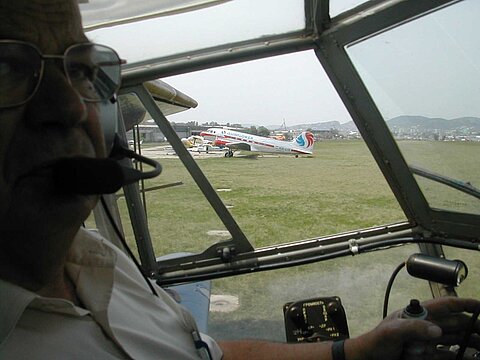 Rückflug nach der Jahresnachprüfung.