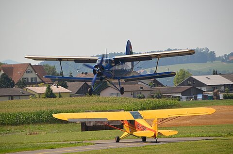 An-2 vor dem Aufsetzten.