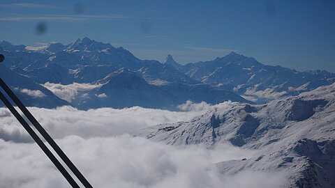 Im Hintergrund das Matterhorn.