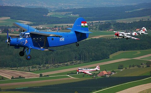 Im Gegenanflug.