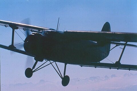 Antonov im Hintergrund die Berneralpen.