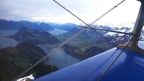 Bildmitte Bürgenstock mit dem Vierwaldstättersee.