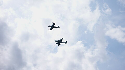 Messerschmitt Me-262 und HA-220.