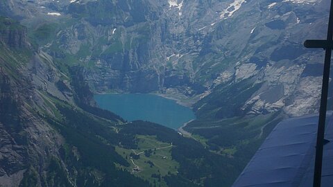 Im Kandertal zieht der Oeschinensee vorbei.