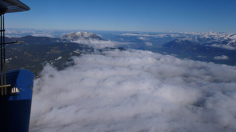 Nebel über dem Sarnersee. Hinten der Pilatus.