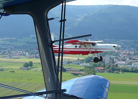 Ein letzter Vereinsflug an diesem Tag kam der Porter der Patrouille Suisse in Formation.