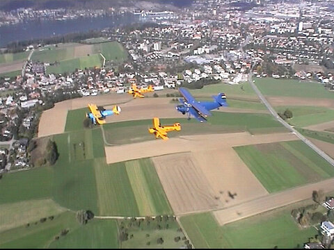 Formationsflug für das AVS-Jahresheft.
