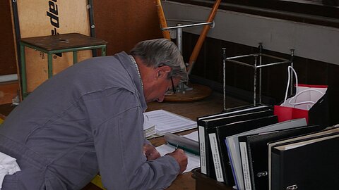 Auch die Papierarbeit muss gemacht sein.