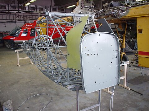 Erste Blechteile werde im Januar 2005 wieder montiert.