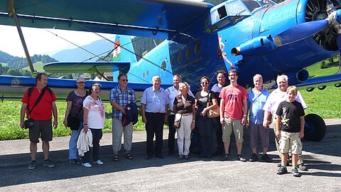 Nein, hier steht der richtige Flieger der beiden Piloten.