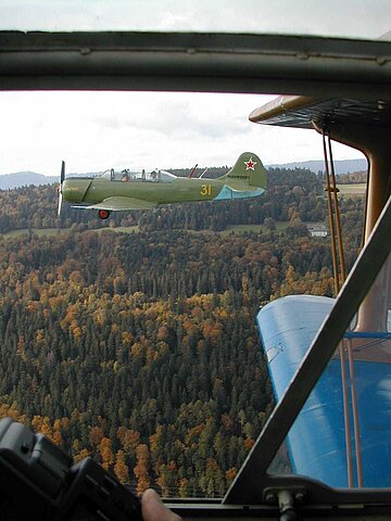 Schöner Formationsflug dieser russischen Flugzeuge.