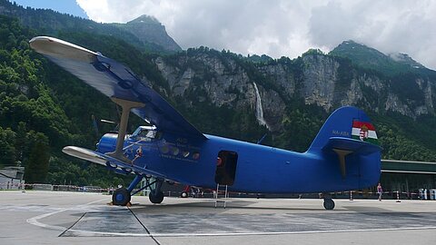 Unsere Anna auf dem schweizer Militärflugplatz!