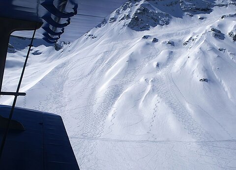 Spuren im Schnee ... auf der Engstligenalp.