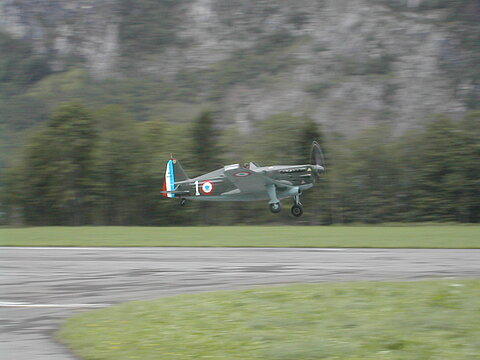 Morane D-3081 beim Start.