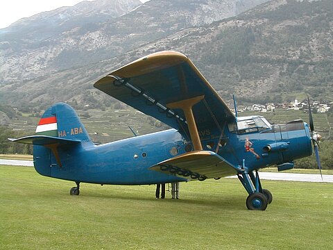 AN-2 in Raron.