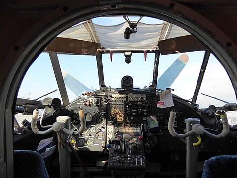 Rustikales Cockpit der An-2.
