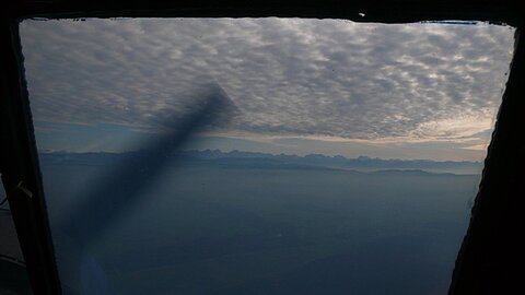 Vor uns die Berner-Alpen.