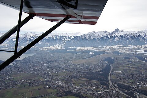 Unten der Flugplatz Thun, langjähriger Standort von unserem Stinson.