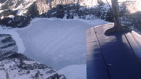 Der zugefrorene Oeschinensee.