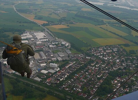 Die Springer verlassen die An-2.
