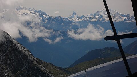 Im Hintergrund ist das Matterhorn auszumachen.