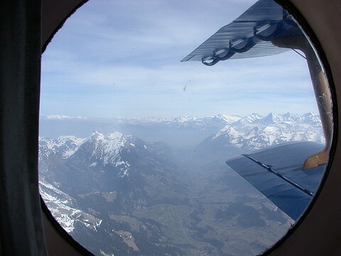 Links das Stockhorn, unten das Simmental.
