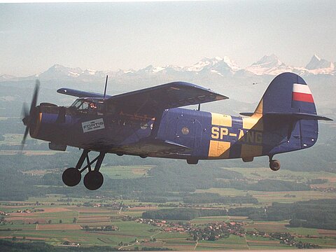 Polnische AN-2 vor Berneralpen.