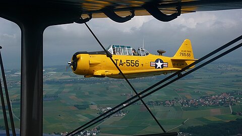 Der Noth American T-6 gesellt sich zu uns.