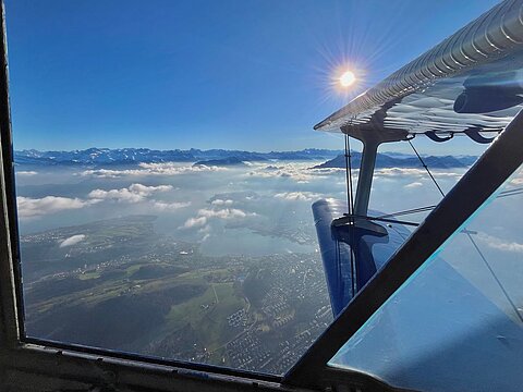 Über dem Rotsee mit Blick auf den Vierwaldstättersee.