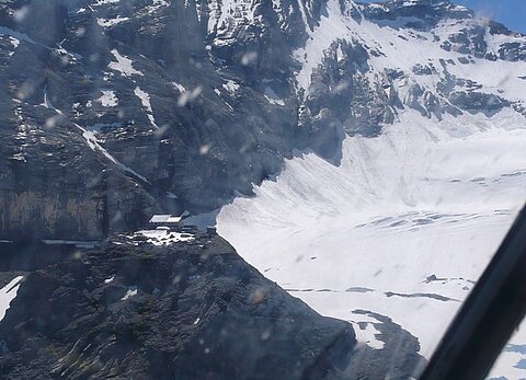 Fründenhütte oberhalb des Oeschinensees.