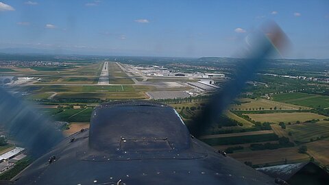 Im Endanflug auf Piste 33.